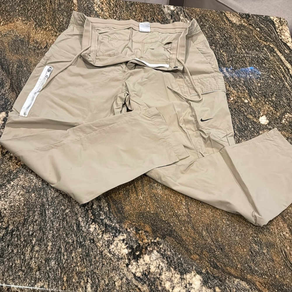 Nike Men's size 34 tan cargo pant. Like new with hip side pockets on both sides
